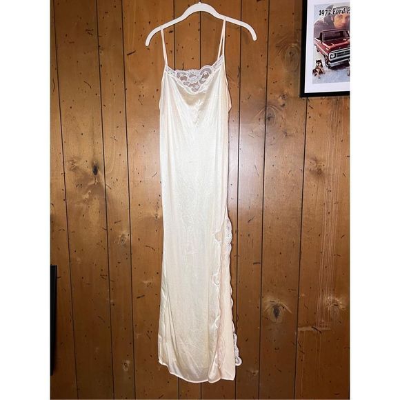 Petra Fashions Other - Vintage night gown